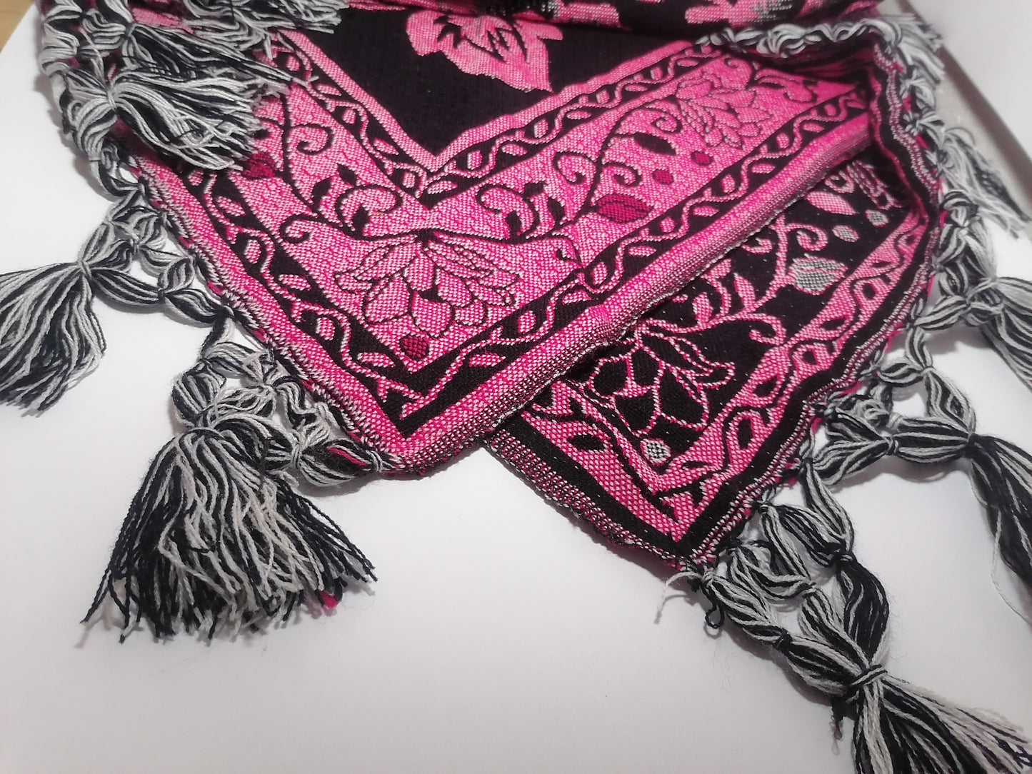 Poncho Artesanal  Rosa Con Negro